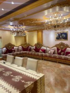Fully Furnished Luxury Batchelor Bed Space for Indians