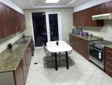 Room for 1 parson only attached bathroom in business bay close to metero