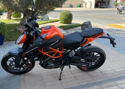 KTM DUKE 390 BRAND NEW CONDITION WITH WARRANT AMAZING PRICE 16,000 NEGOTIABLE