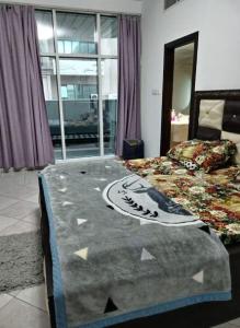 Master room with attached bathroom near Metro